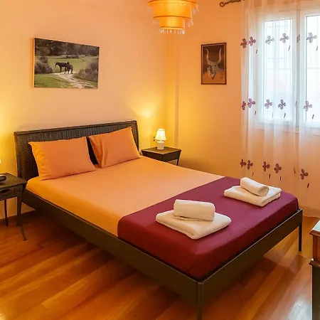 Erika's Oasis - Stylish Gem Inthe Heart Of History Kalamáta